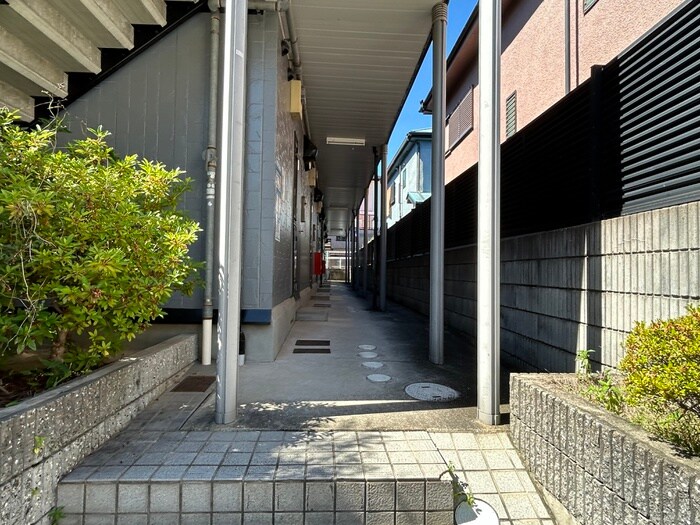 物件外観写真6　(エントランス部分)