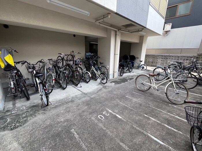 物件外観写真4　(駐輪場)