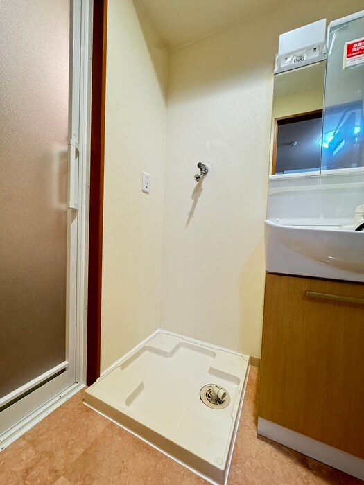 物件内観写真13　(洗濯機置場)