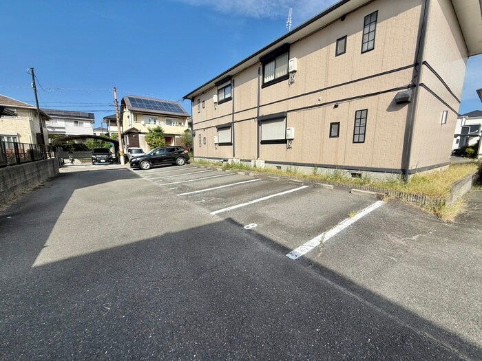 物件外観写真4　(駐車場)