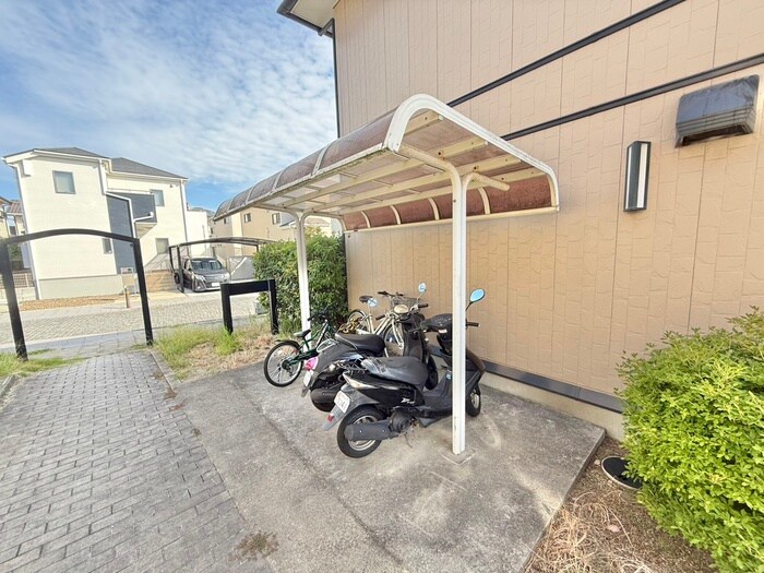 物件外観写真5　(駐輪場)