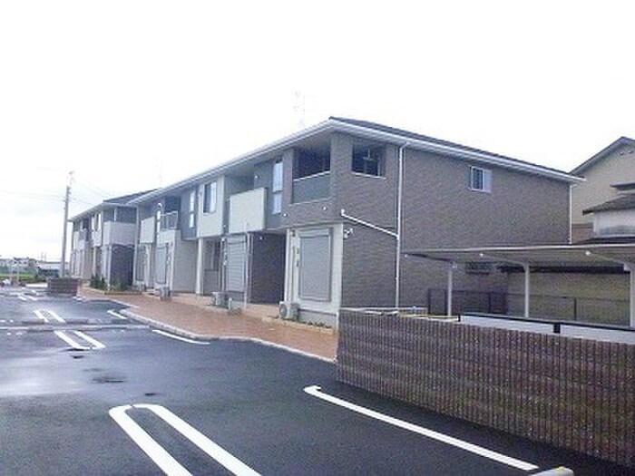 物件外観写真3　(駐車場)