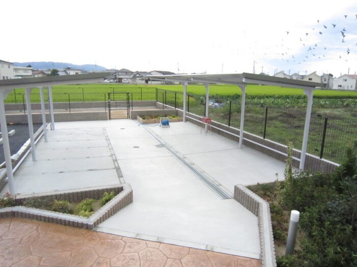 物件外観写真5　(駐輪場)