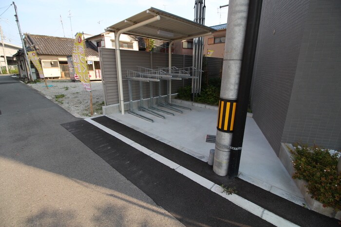 物件外観写真3　(駐輪場)