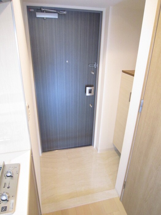 物件内観写真18　(玄関)