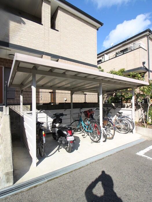 物件外観写真3　(駐輪場)