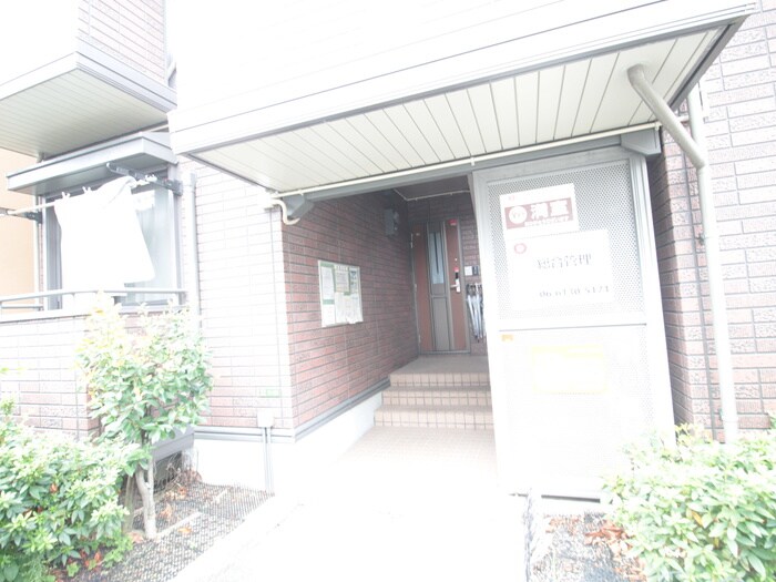 物件外観写真3　(エントランス部分)