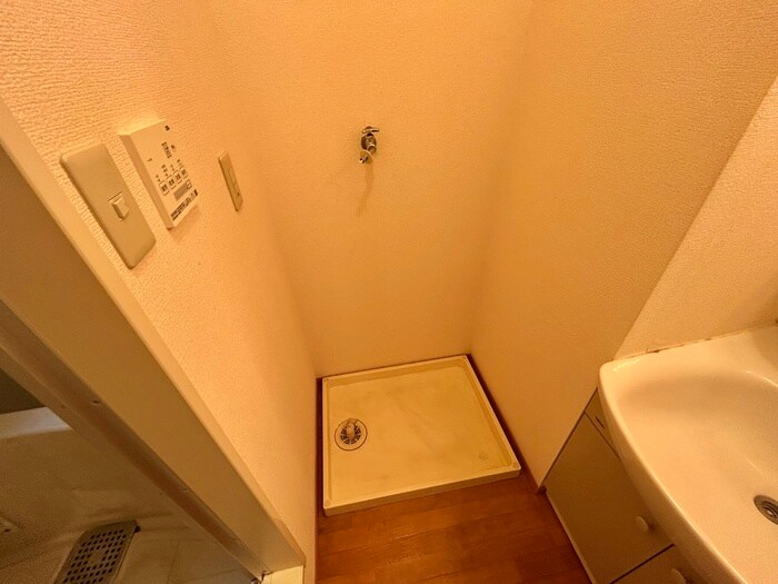 物件内観写真18　(洗濯機置場)