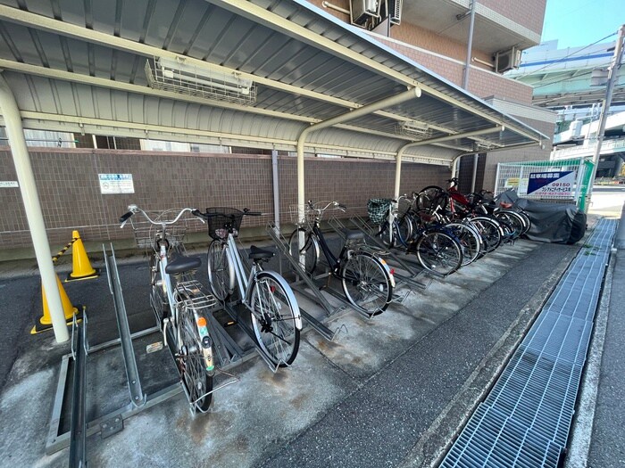 物件外観写真3　(駐輪場)