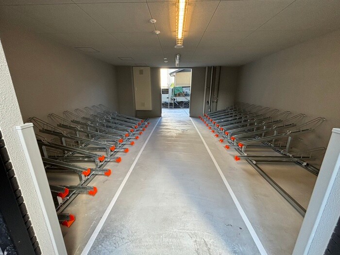 物件外観写真4　(駐輪場)