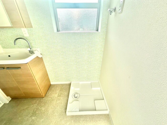 物件内観写真16　(洗濯機置場)