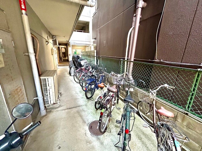 物件外観写真4　(駐輪場)
