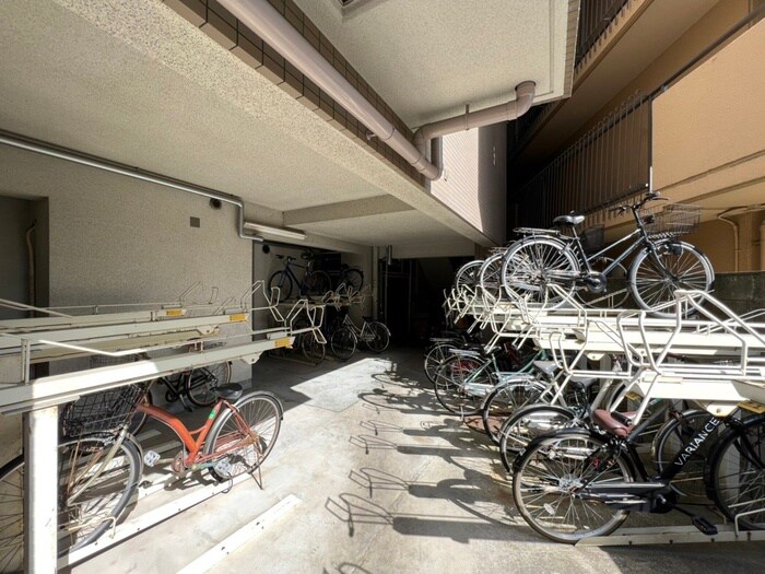 物件外観写真5　(駐輪場)