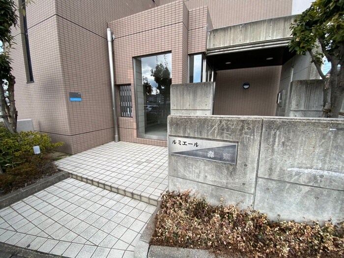 物件外観写真4　(エントランス部分)