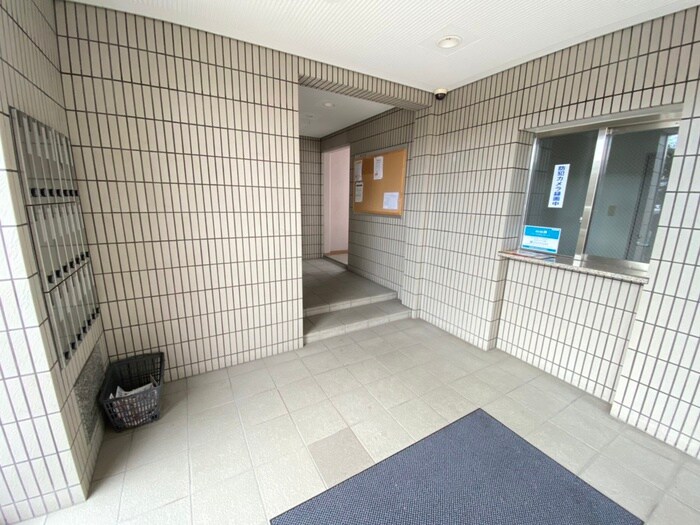 物件外観写真5　(エントランス部分)