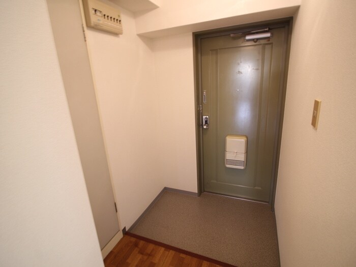 物件内観写真7　(玄関)