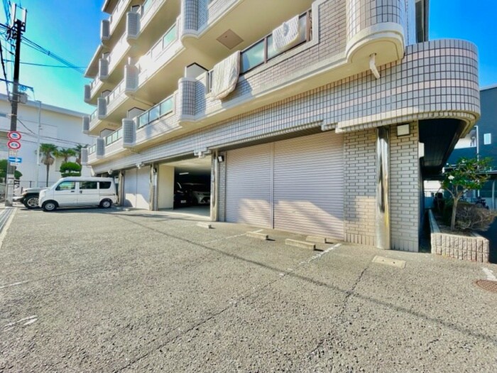 物件外観写真5　(駐車場)