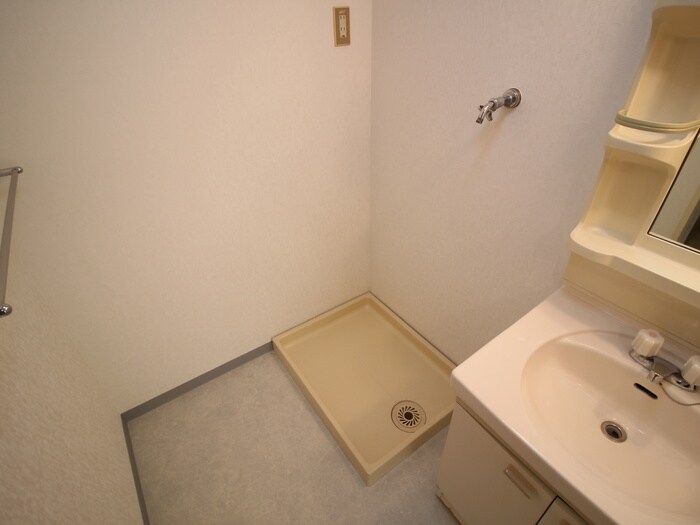 物件内観写真14　(洗濯機置場)