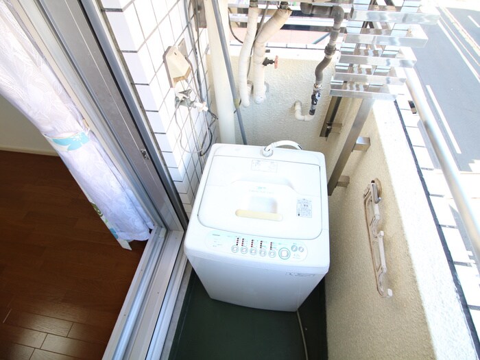 物件内観写真16　(洗濯機置場)