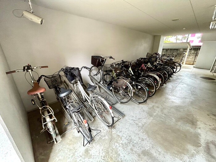 物件外観写真3　(駐輪場)