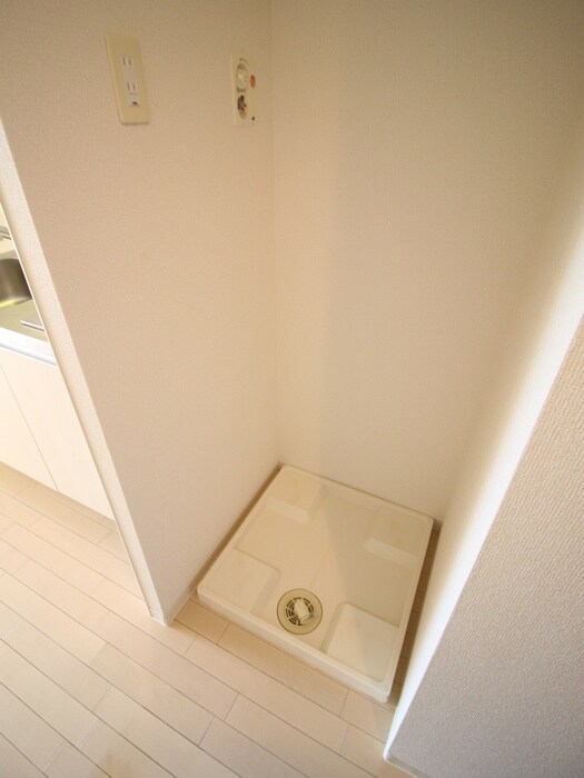 物件内観写真14　(洗濯機置場)