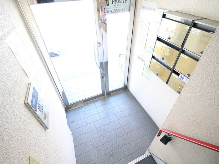物件外観写真2　(エントランス部分)