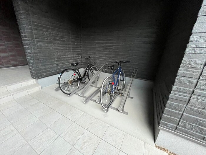 物件外観写真3　(駐輪場)