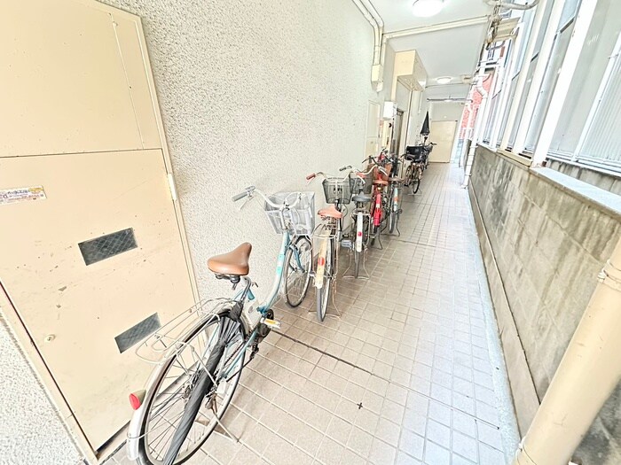 物件外観写真3　(駐輪場)