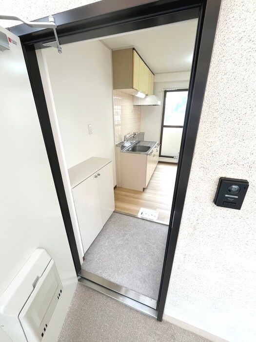 物件内観写真13　(玄関)