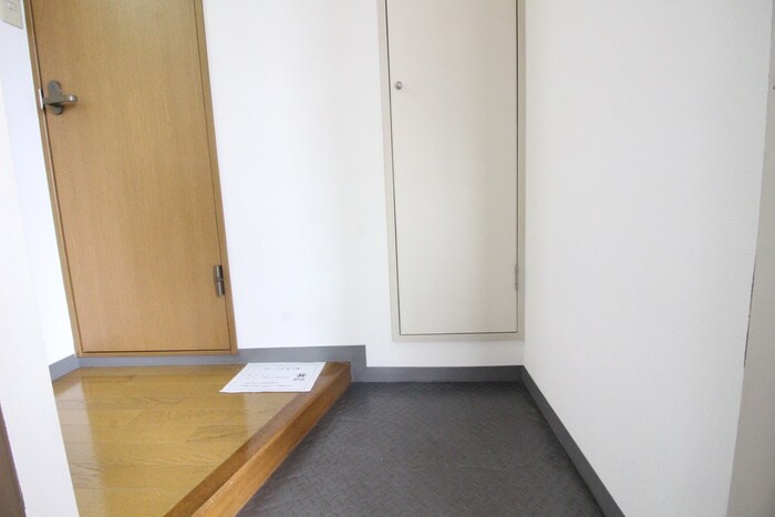 物件内観写真7　(玄関)