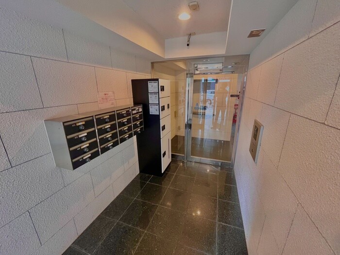 物件外観写真4　(エントランス部分)