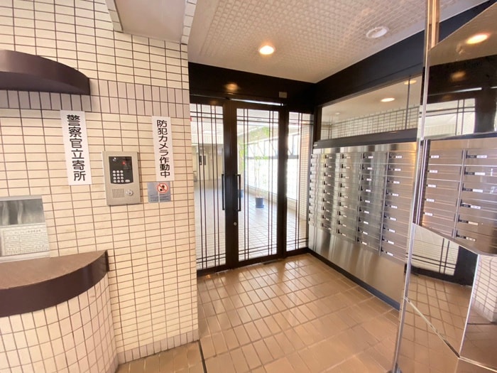 物件外観写真2　(エントランス部分)