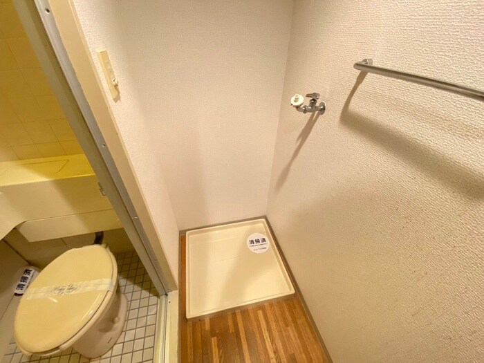 物件内観写真10　(洗濯機置場)