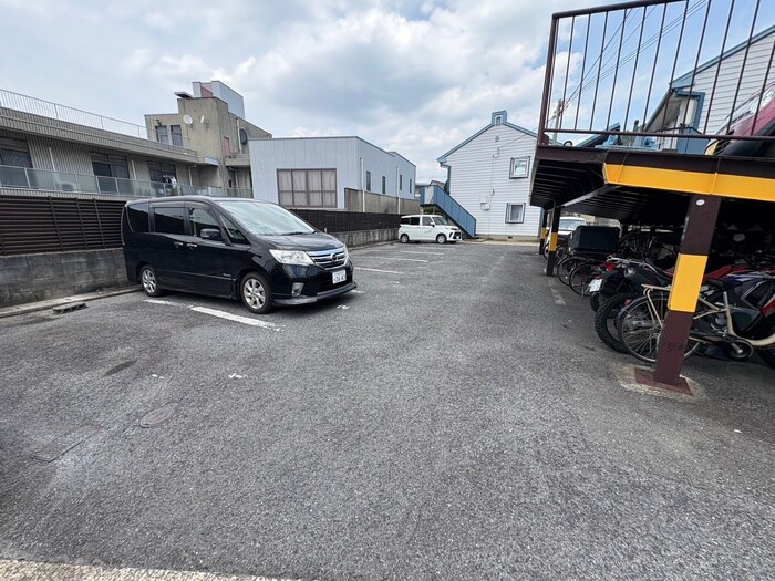 物件外観写真3　(駐車場)