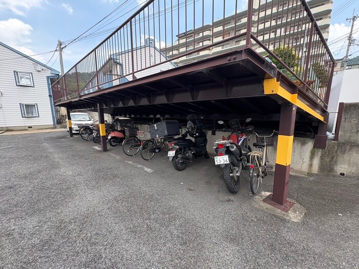 物件外観写真4　(駐輪場)