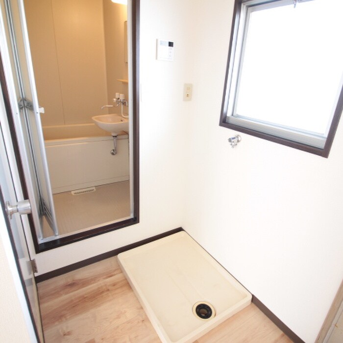 物件内観写真11　(洗濯機置場)