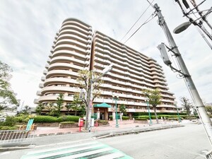 ﾛｲﾔﾙｼｬﾄｰねやがわｵｰｸﾋﾞﾙ(1517)外観写真
