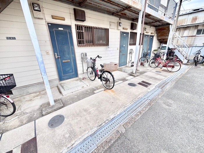 物件外観写真3　(エントランス部分)