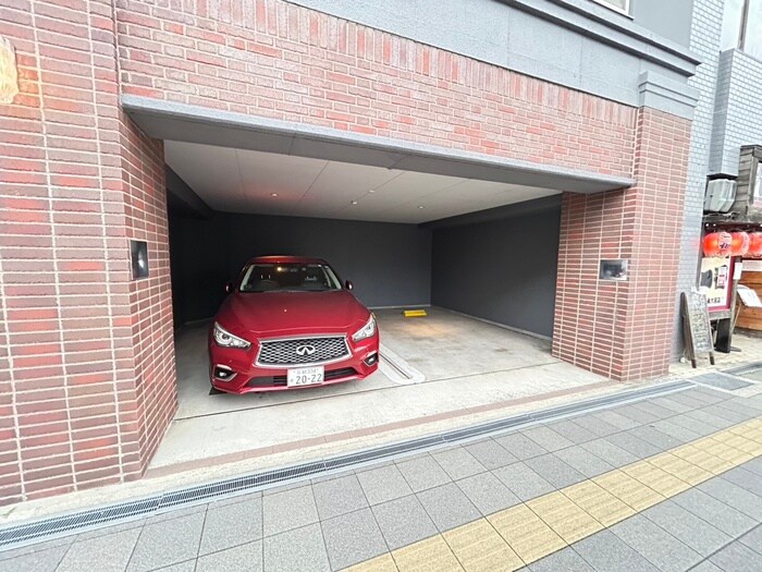 物件外観写真3　(駐車場)