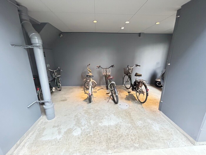 物件外観写真4　(駐輪場)