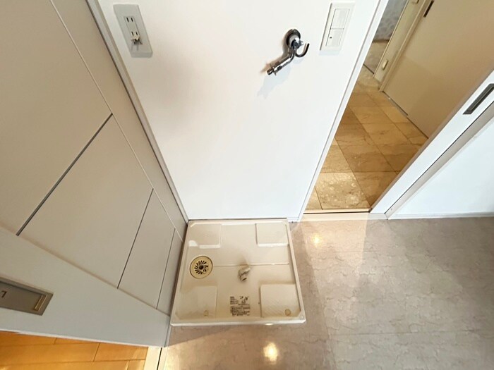 物件内観写真12　(洗濯機置場)