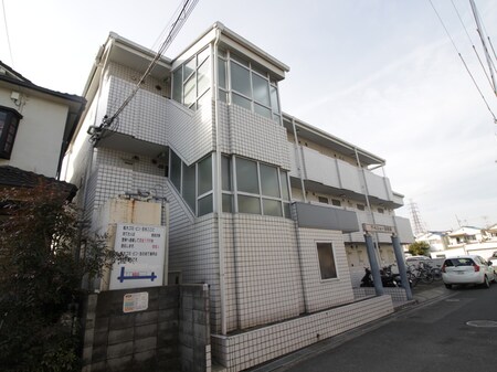 アベニュ－西牧野外観写真