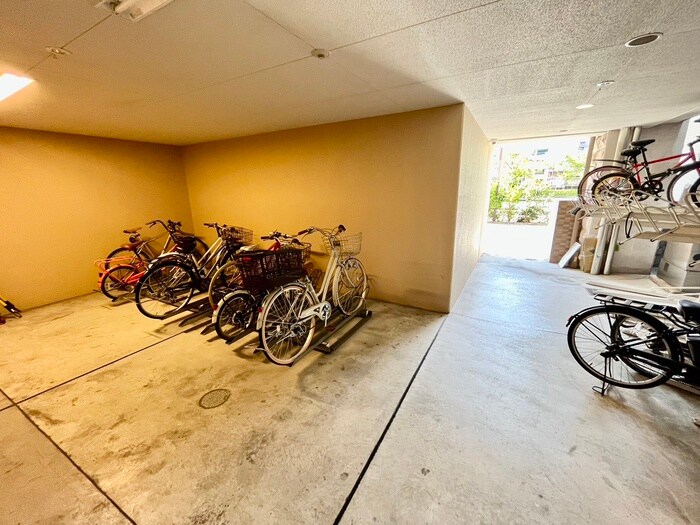 物件外観写真3　(駐輪場)