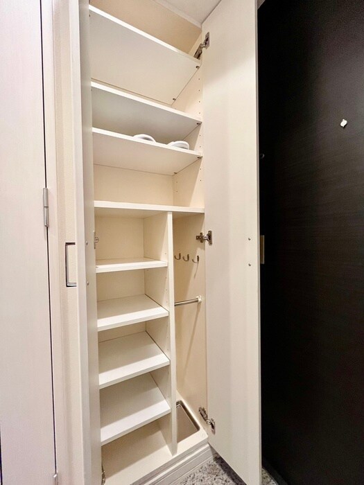 物件内観写真18　(靴箱)