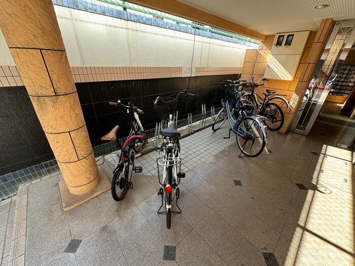 物件外観写真3　(駐輪場)