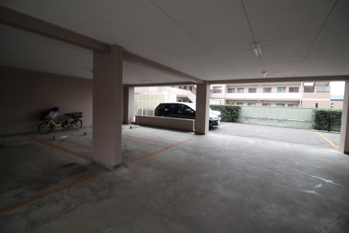 物件外観写真4　(駐車場)