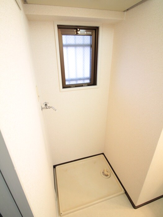 物件内観写真10　(洗濯機置場)