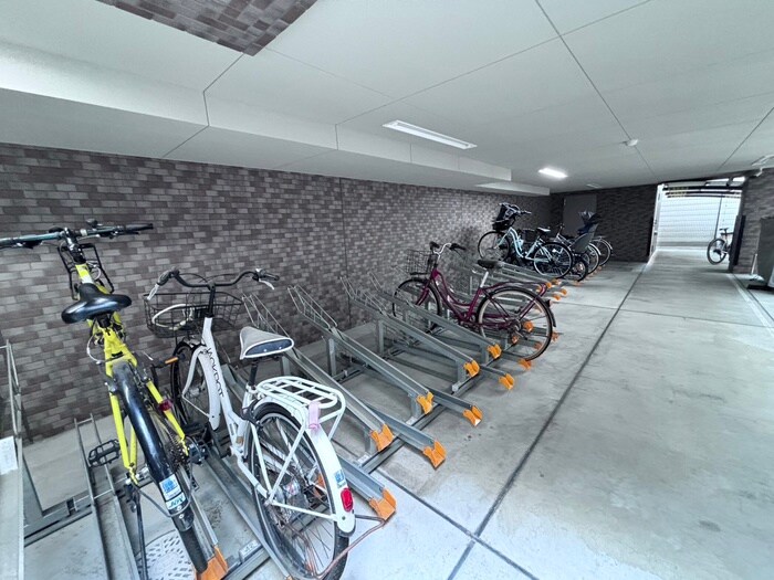 物件外観写真4　(駐輪場)