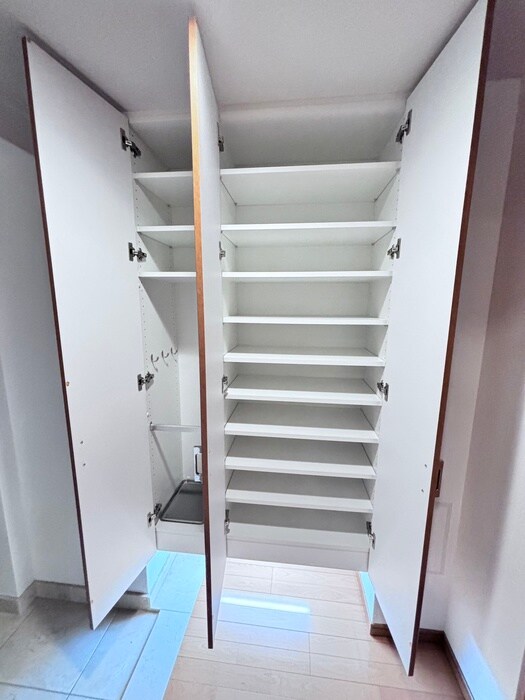 物件内観写真15　(靴箱)