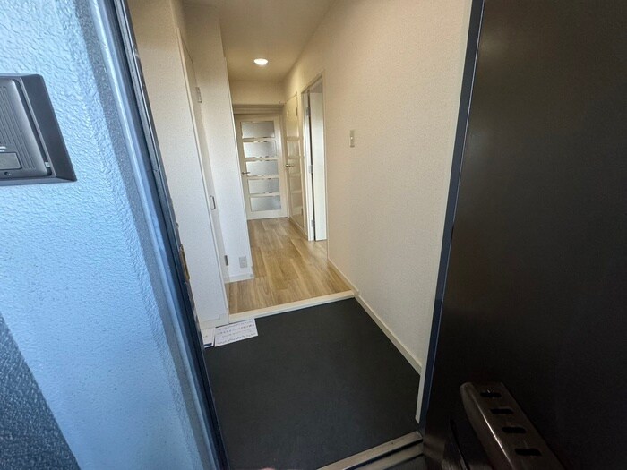 物件内観写真14　(玄関)